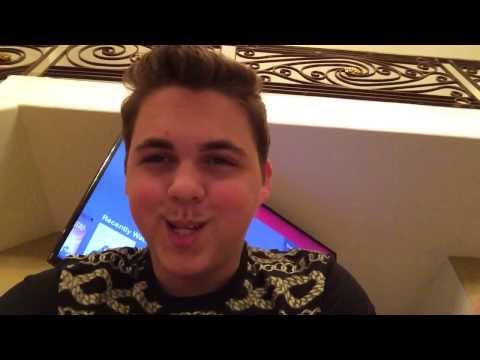 VLOGGING IN SKY'S ROOM!